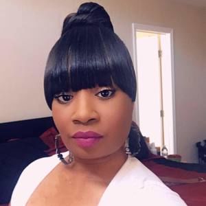 Meet your Posher, Adrienne